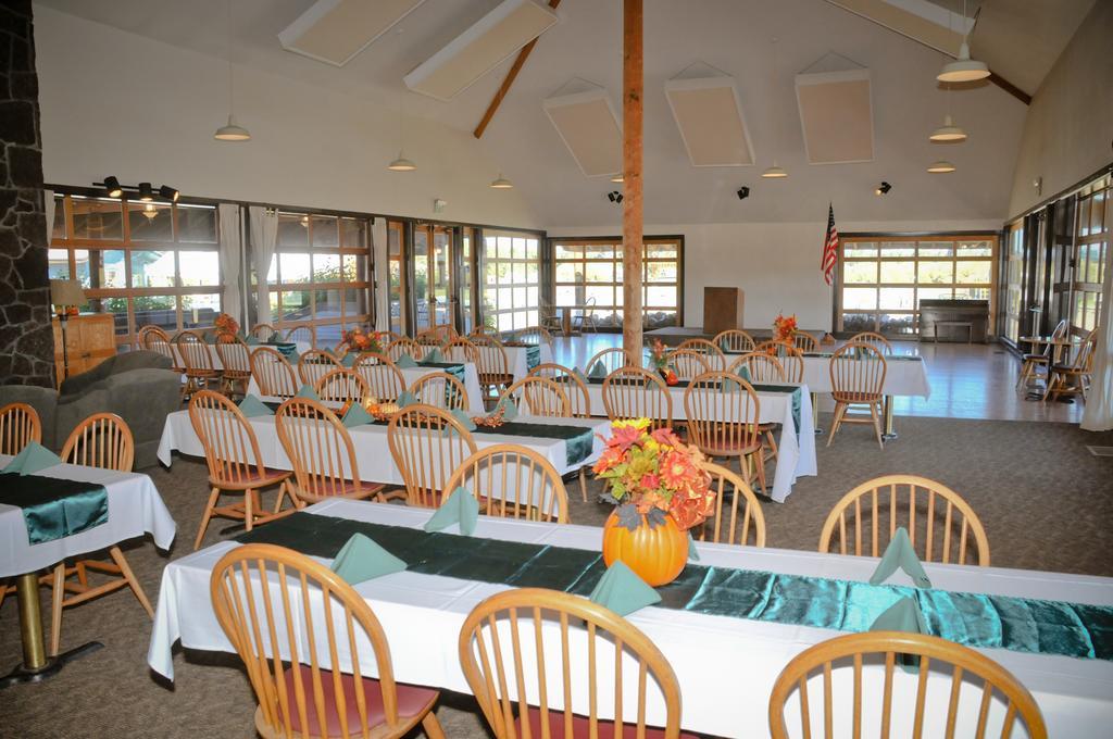 Bend-Sunriver Camping Resort Wheelchair Accessible Yurt 13 ภายนอก รูปภาพ