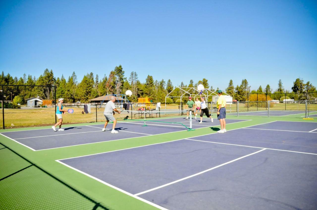Bend-Sunriver Camping Resort Wheelchair Accessible Yurt 13 ภายนอก รูปภาพ